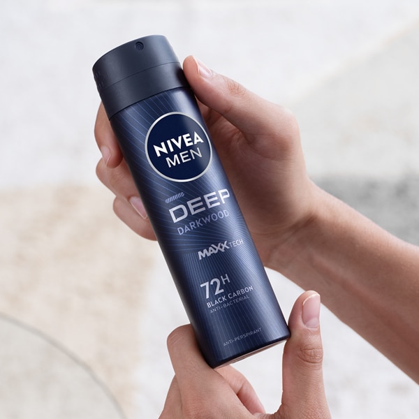 Deodorant antiperspirant Nivea Men Deep Black Carbon, 200 ml - eMAG.ro