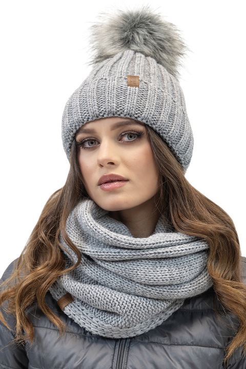 Vivisence Set Modern Dama, Caciula cu Pompon Blana Artificiala si Fular Tubular, Fir Calduros, Captuseala Antistatica Fleece, Logo Piele Ecologica, Potrivire Perfecta, Gri Deschis, Marime Universala