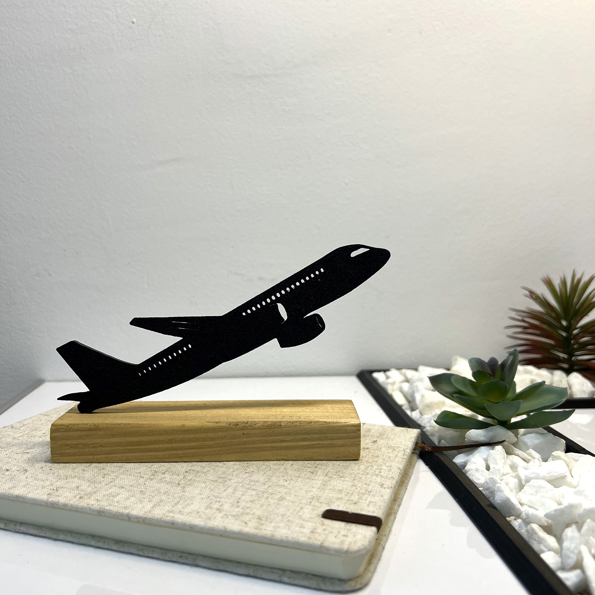 Decoratiune Casa, Avion – DECORADI®, Eco-friendly, Baza din Lemn
