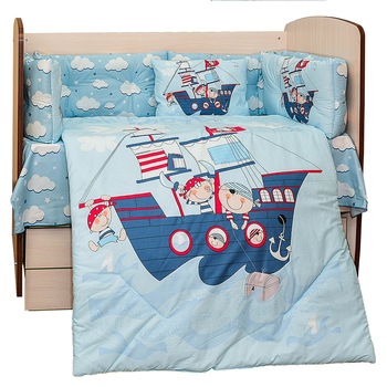 Lenjerie de pat bebe 8 piese bumbac 100% SAILOR - Blue/Pirat Lenjerie de pat bebe 8 piese bumbac 100% SAILOR - Blue/Pirat