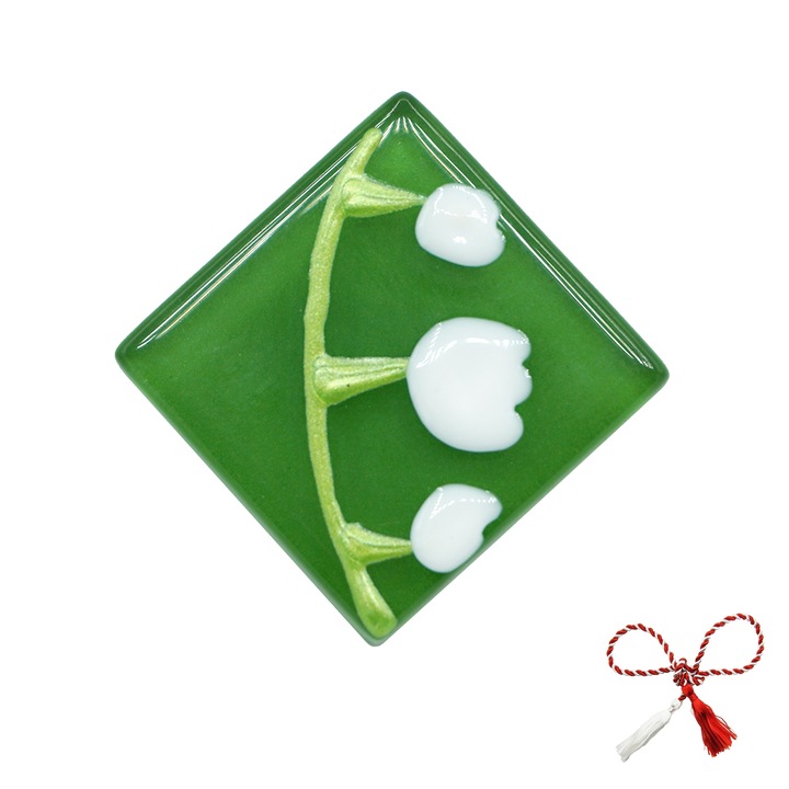 Brosa Lacramioare parfumate, martisor pictat manual pe sticla verde, 2, 5 cm