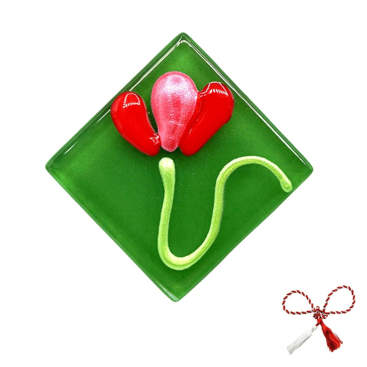 Brosa Lalea parfumata, martisor pictat manual pe sticla verde, 2, 5 cm