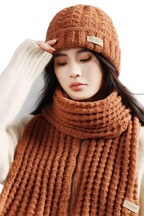 Caciula dama, set doua piese, model clasic minimalist, fular tip esarfa asortat, tematica warm and cozy winter, marime universala, maro, EFAYN