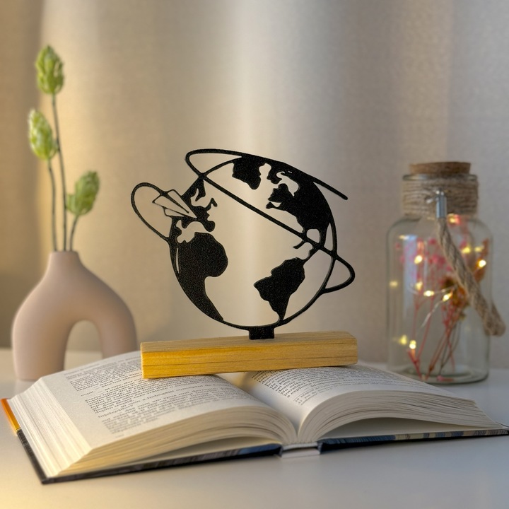 Decoratiune Casa, Glob Pamantesc – DECORADI®, Eco-friendly, Baza din Lemn Natural, Design Modern, Negru 15cm – Cadou sau Decoratiune de interior ideala pentru iubitorii de calatorii, Printat 3D din PLA ECO(plastic biodegradabil)