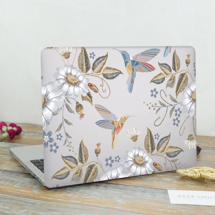 Husa Colibri si Flori, Design Artistic, Compatibila cu MacBook New Pro 13", Protectie eficienta, Transparenta