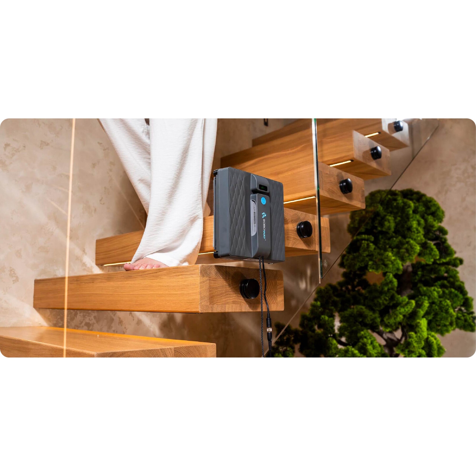 Robot inteligent de curatare a geamurilor Roboway RW-5, 2 pulverizator, 3000pA, Control de la distanta, adaptor de alimentare, Wifi, 3 moduri de curatare, Negru