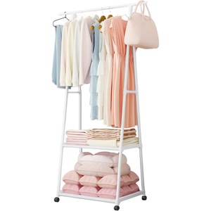 Закачалки за дрехи и стойки