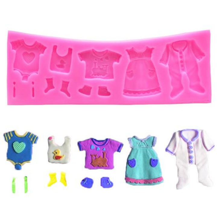 Forma din silicon pentru ciocolata de casa, Zola, din silicon, model haine pentru copii, rezistenta la temperatura -40 pana la +230 grade, flexibila, 16.7x6 cm, roz