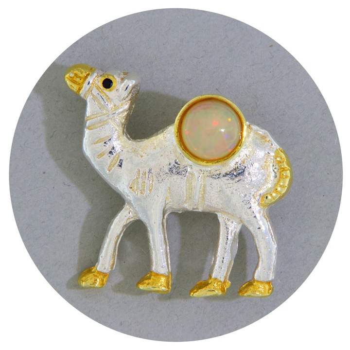 Brosa din argint 925 cu accente aurite si opal natural galben (fara tratament), 2.6 x 2.8 cm