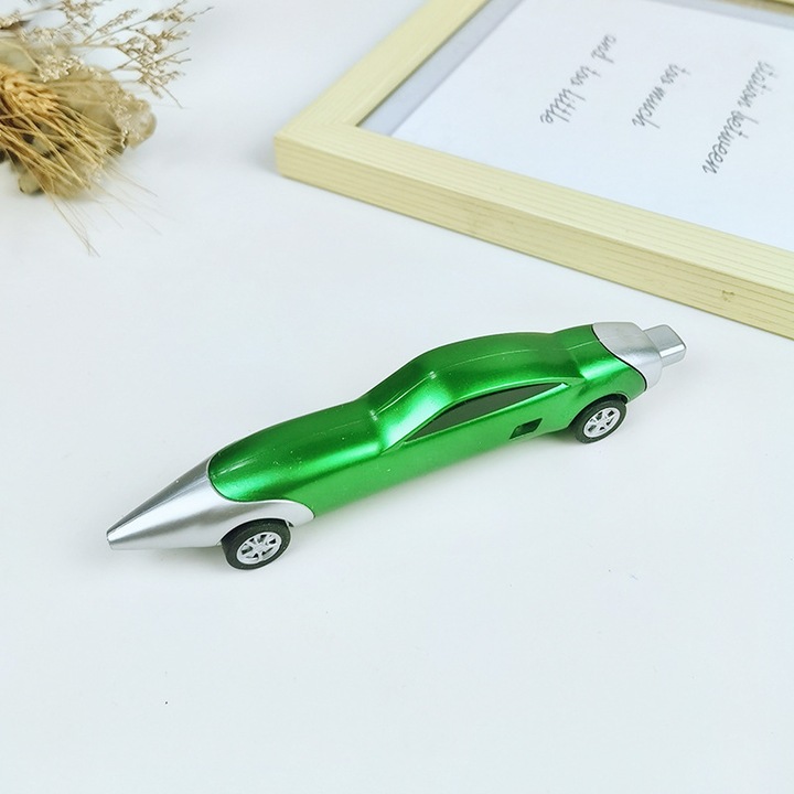 Pix din plastic, model masinuta, culoare verde, cu pasta albastra, grosime scriere 0.05 mm, colectie masinute