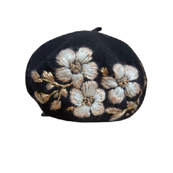 Bereta Neagra din Lana cu Flori Albe, Brodata Manual, 55 cm