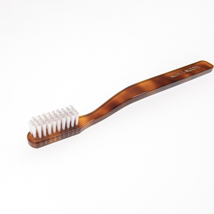 JASPE fogkefe nylon sörtékkel - közepes keménységű, Koh-I-Noor, 828