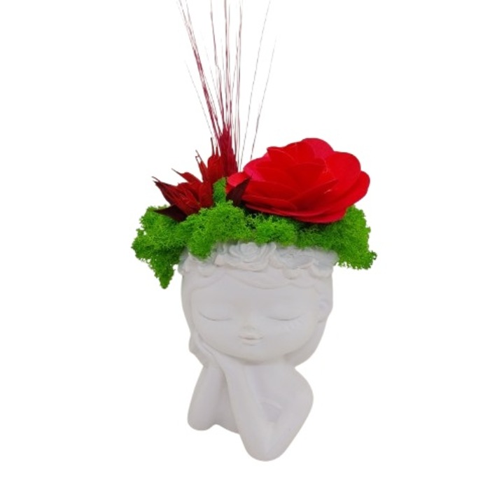 Aranjament in vaza bust fetita visatoare, decorat cu licheni si flori nemuritoare, in cutie cadou