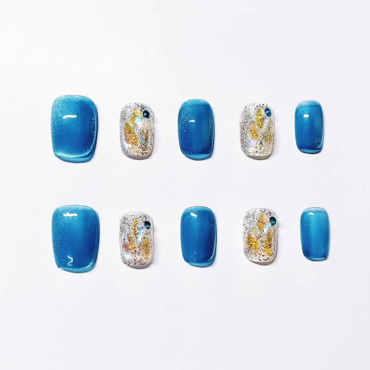 15 db-os kézzel készített műköröm készlet, többszínű