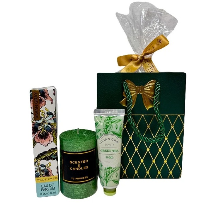 Pachet Secret Santa, cu lumanare parfumata, Parfum dama Vivian Gray 10ml si crema de maini Vivian Gray 30ml, in punga cadou cu design elegant, Velve