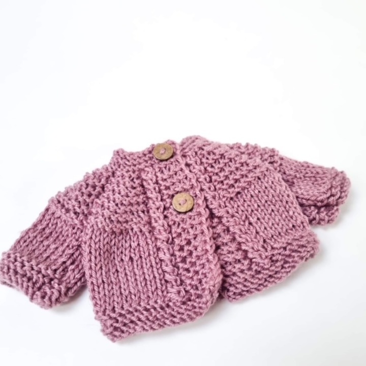 Kötött pulóver Przytullale babáknak, Miniland 38 cm