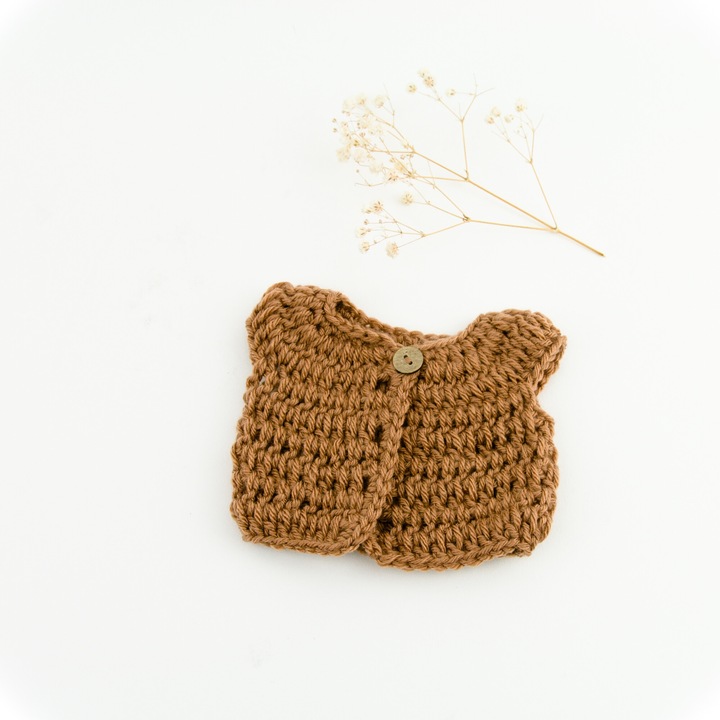 Babamellény, Miniland, karamell színű, 21 cm