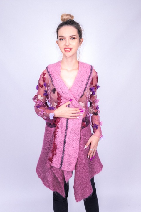 Rózsaszín kiegészítőkkel díszített kötött kabát, UNIQUE, S/M méret