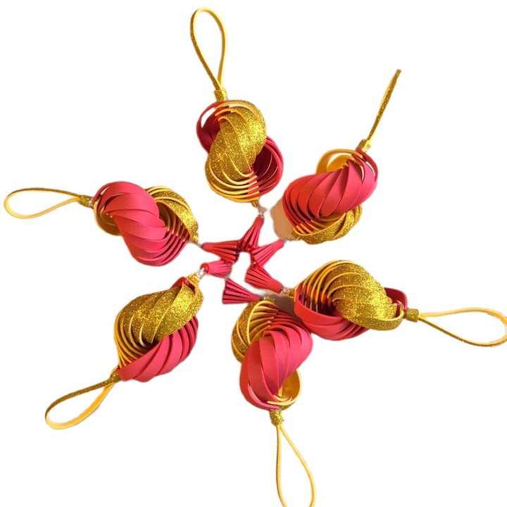 Set 6 globuri spirala, 14 cm, lucrate manual, culoare rosu cu galben