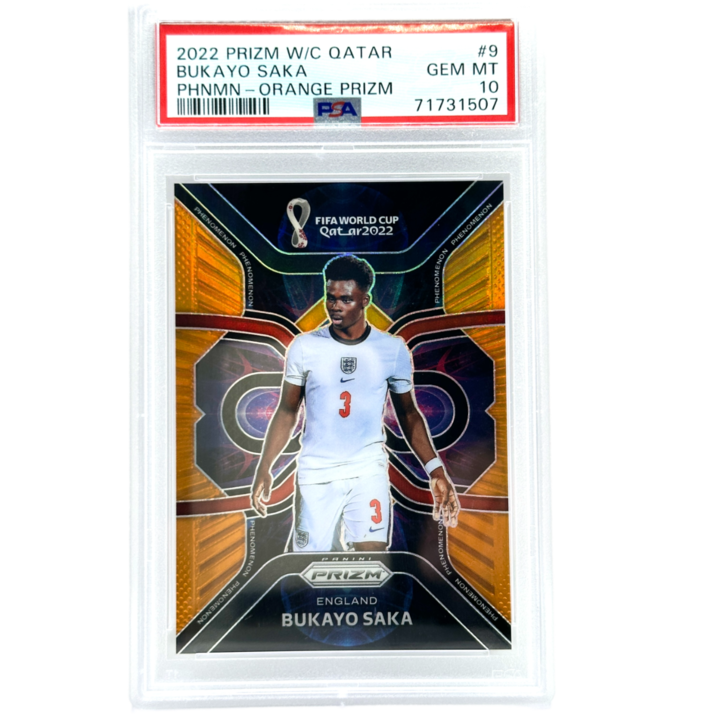 Cartonas de fotbal Panini, Bukayo Saka, Gradat PSA 10 din colectia 2022 Panini Prizm Fifa World Cup Qatar - Phenomenon ORANGE 04 din 25 Nr. 9 Anglia