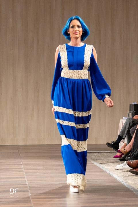 Уникална кралско синя рокля с ръчно плетена светло жълта дантела, УНИКАТ, размер S/M