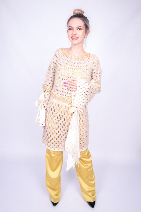 Уникална светлобежова рокля ръчно плетена с аксесоари УНИКАТ ЕДИН РАЗМЕР