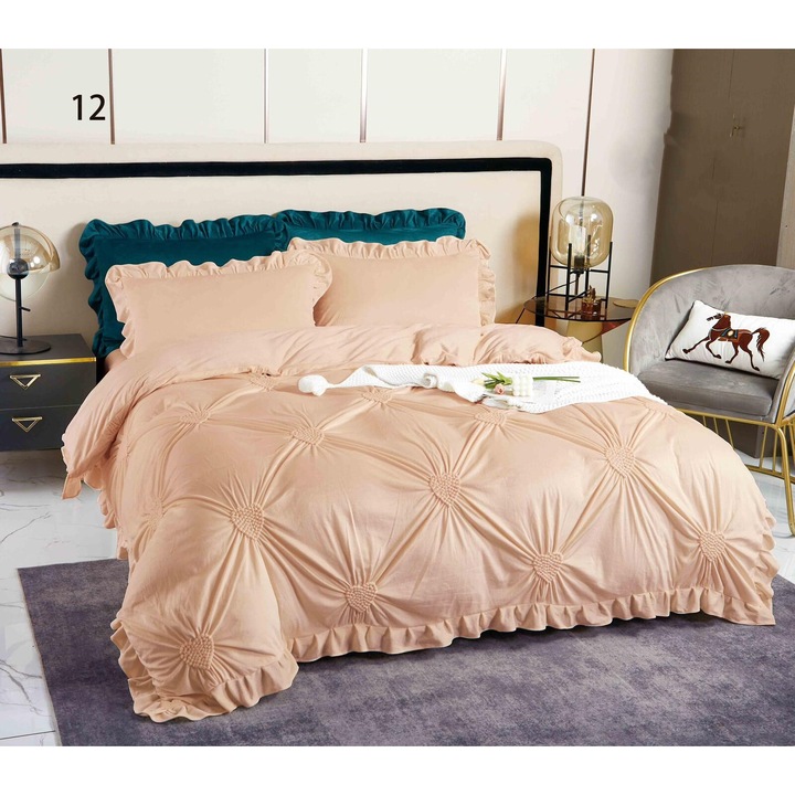 Lenjerie Din Catifea Cu Volanase Si Inimioare Brodate - Bej Deschis