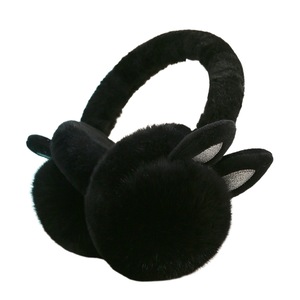 Női kalapok és sapkák