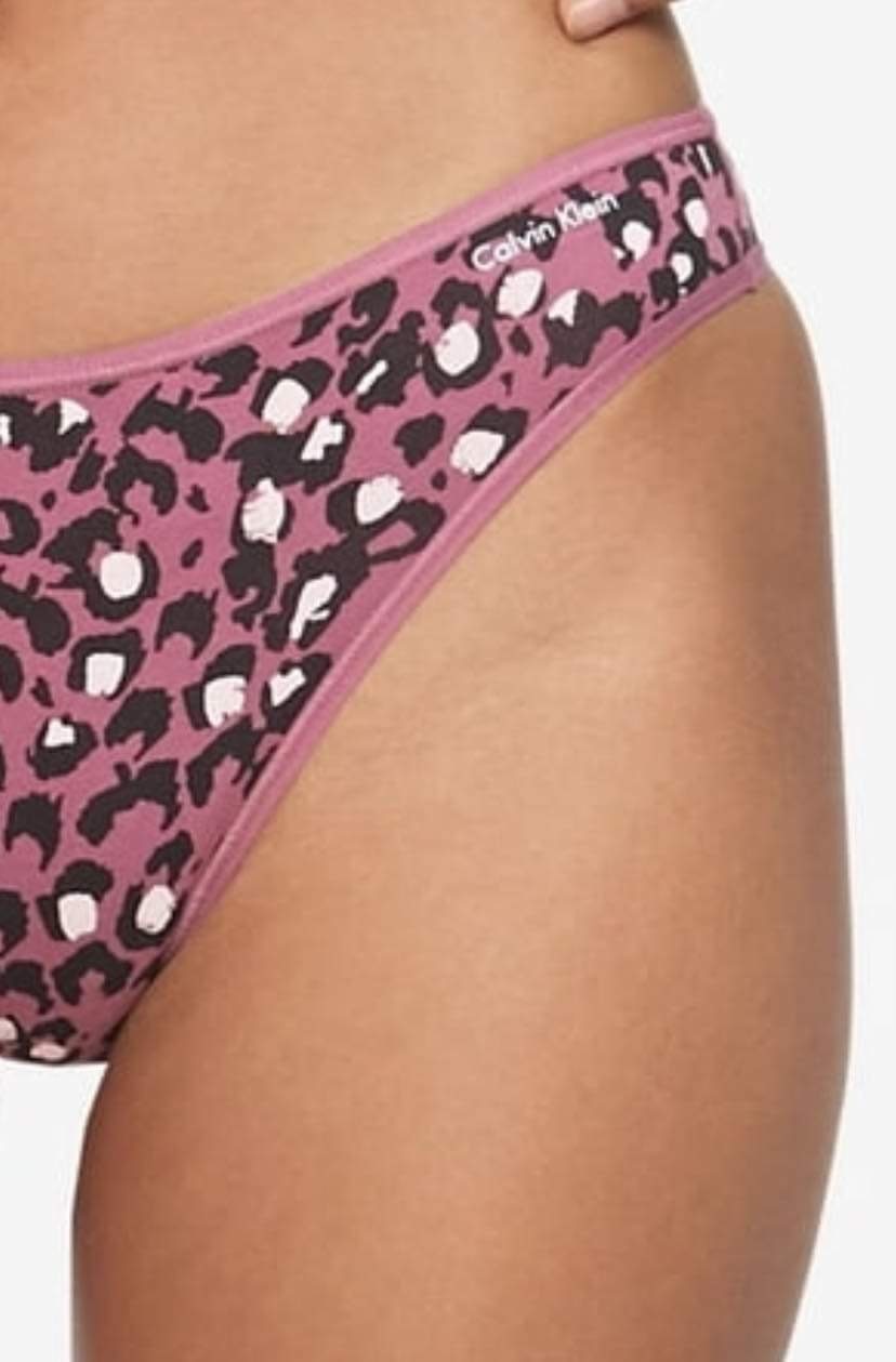 Chiloti dama tanga Calvin Klein, visiniu animal print, bumbac, S