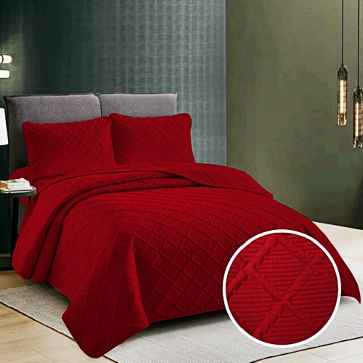 Cuvertura de pat dublu 230x250cm si 2 fete de perna 50x70cm, poliester, matlasata, 3 piese, rosie, Ralex Pucioasa