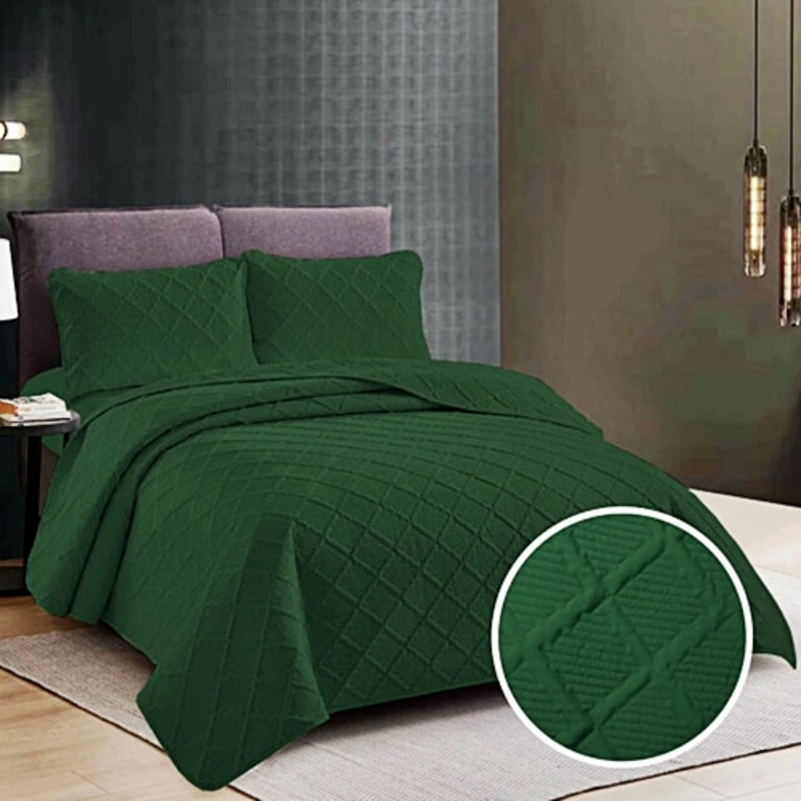 Cuvertura de pat matlasata, 230x250cm, pentru pat dublu, verde deschis si 2 fete de perna, matlasate, verde inchis, 50x70cm, Pucioasa