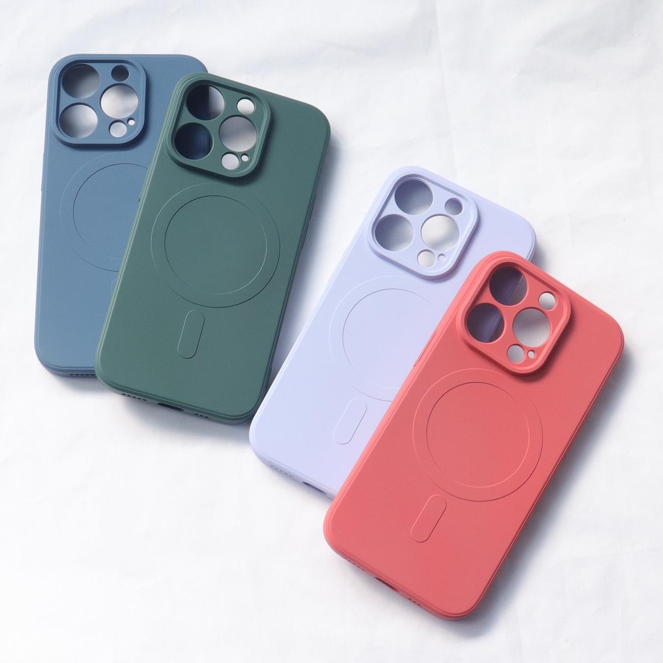 Husa din silicon Hurtel, MagSafe pentru iPhone 15 Plus, roz