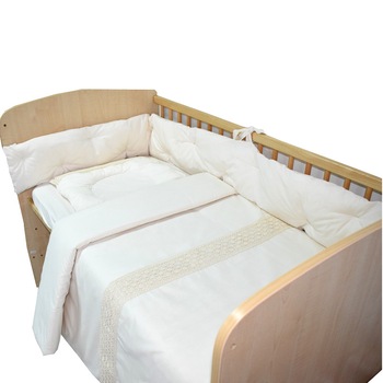 Lenjerie patut cu broderie, 3 piese, bumbac 100%, brodata, crem deschis Lenjerie patut cu broderie, 3 piese, bumbac 100%, brodata, crem deschis