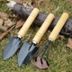 Set 3 unelte de gradinarit, maner din lemn, cap din fier, negru/natur