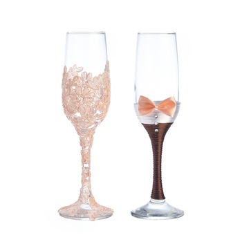 Set pahare sampanie nunta miri / nasi decorate cu dantela si snur satinat alb si maro Set pahare sampanie nunta miri / nasi decorate cu dantela si snur satinat alb si maro