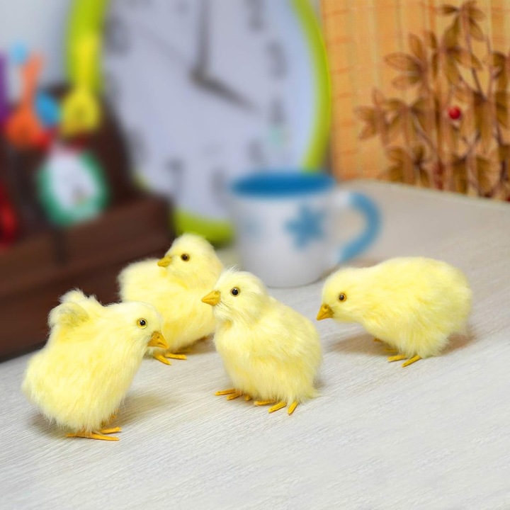 Set de 4 figurine, pui de gaina, de plus