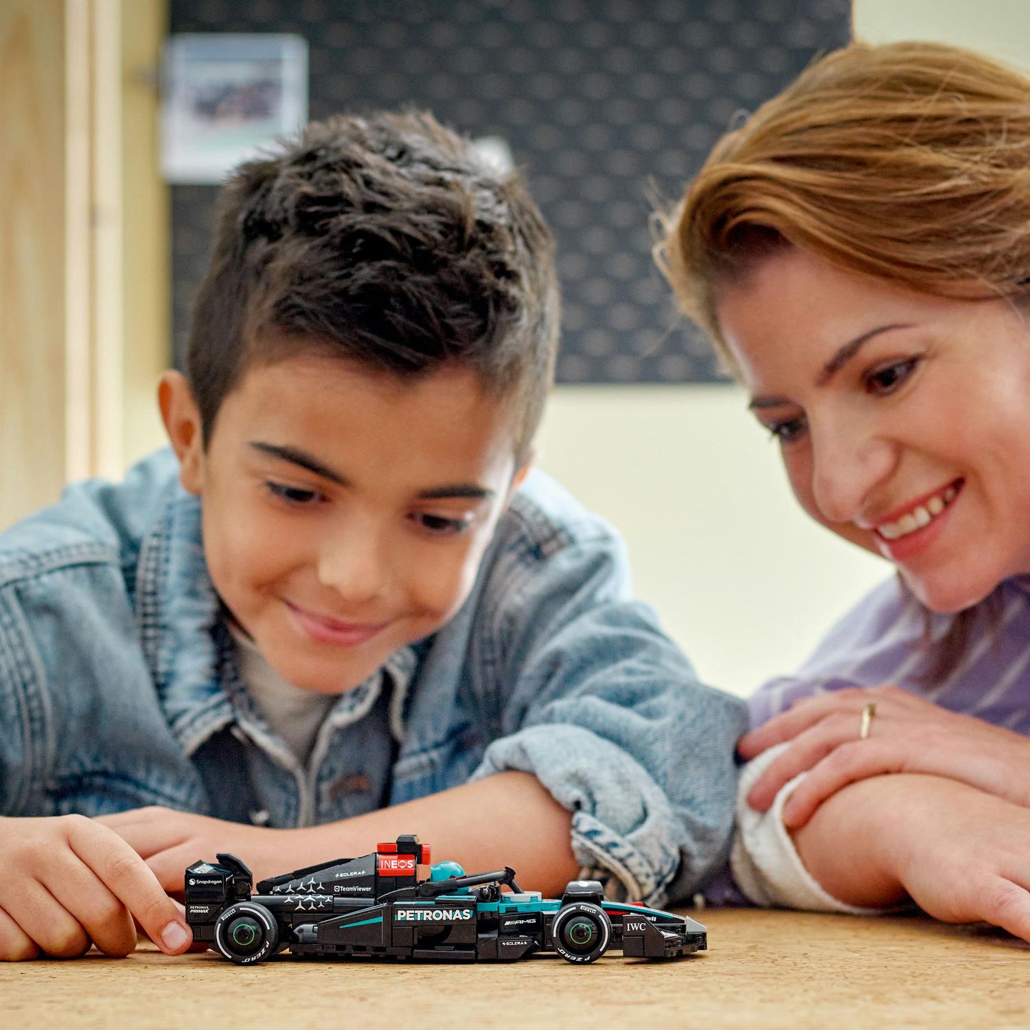 Set de constructie LEGO® Speed Champions - Masina de curse