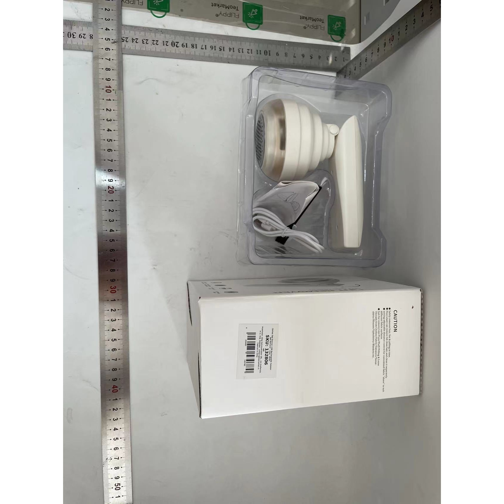 Aparat Pentru Curatat Scame, Par Si Praf, Cyrax, Trimmer pentru Diferite Tipuri De Material, Cu Lame Din Otel Inoxidabil, Maner Flexibil, Incarcare Prin USB, 13x8 cm, Alb