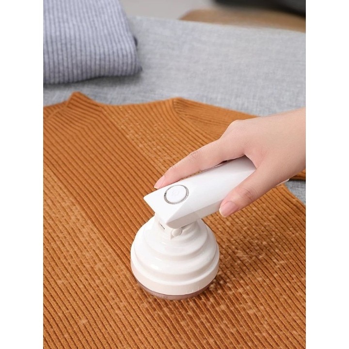 Aparat Pentru Curatat Scame, Par Si Praf, Cyrax, Trimmer pentru Diferite Tipuri De Material, Cu Lame Din Otel Inoxidabil, Maner Flexibil, Incarcare Prin USB, 13x8 cm, Alb