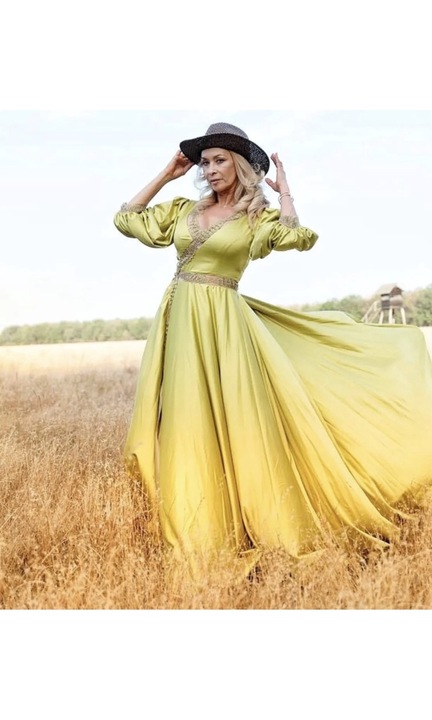 Уникална рокля от зелена тафта с ръчно плетена дантела, УНИКАТ, размер S