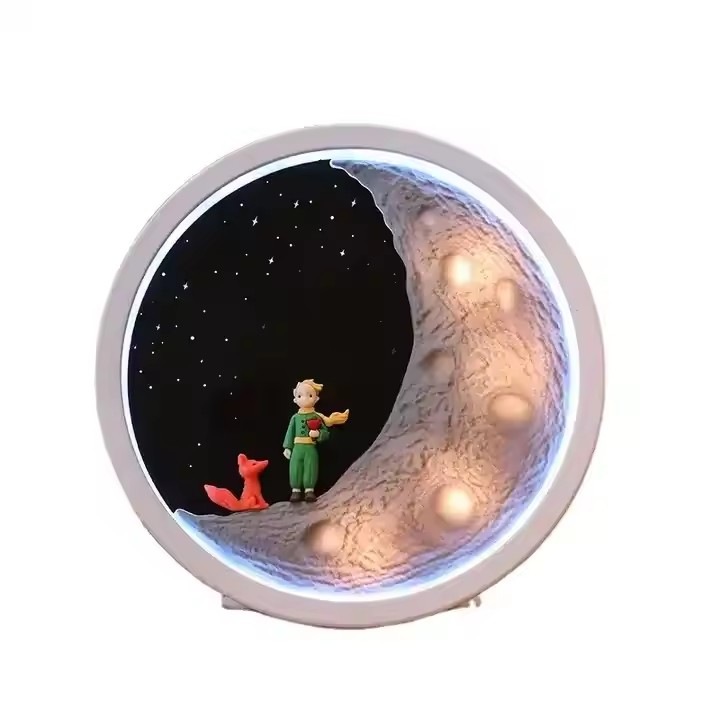 2 az 1-ben Bluetooth hangszóró, "Little Prince” - SARYTA, érintésvezérelt éjjeli világítás, 360°-os sztereó hang, mélynyomó, fehér