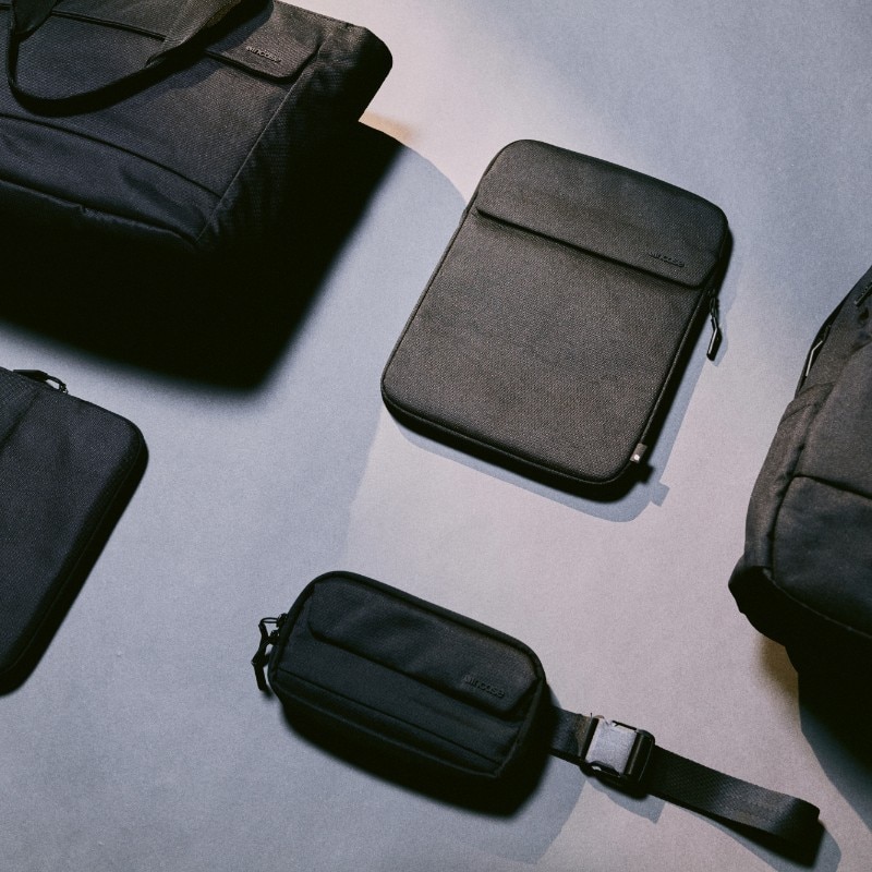 Husa laptop InCase Crosstown cu Woolenex, rezistenta la apa, neagra, 34x25.5x2cm