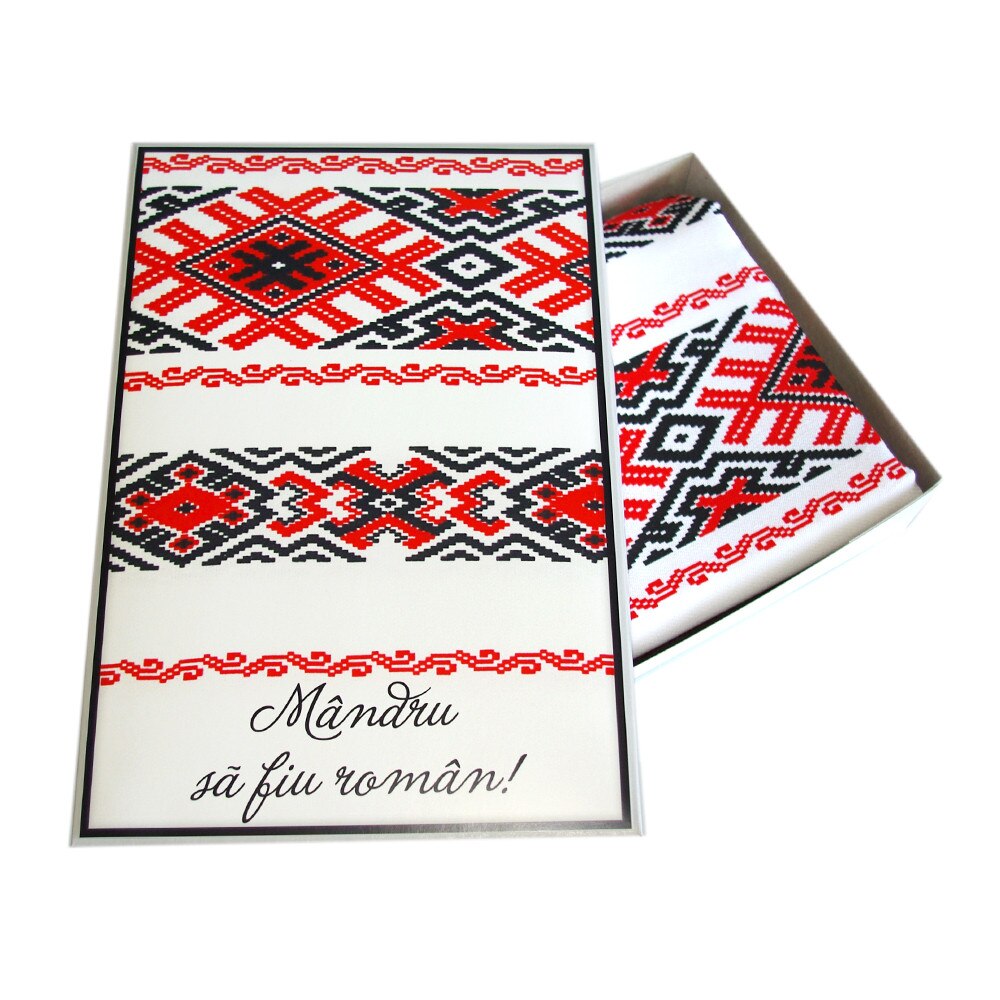 Fata de masa cu motiv traditional