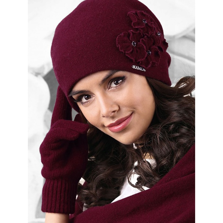 Дамска шапка KaMeA, червена, вълна, флорална апликация с цирконии, универсален размер