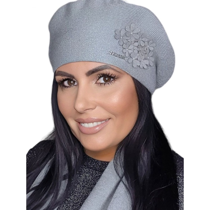 Дамска шапка KaMeA, сива, с флорални апликации, регулируем размер