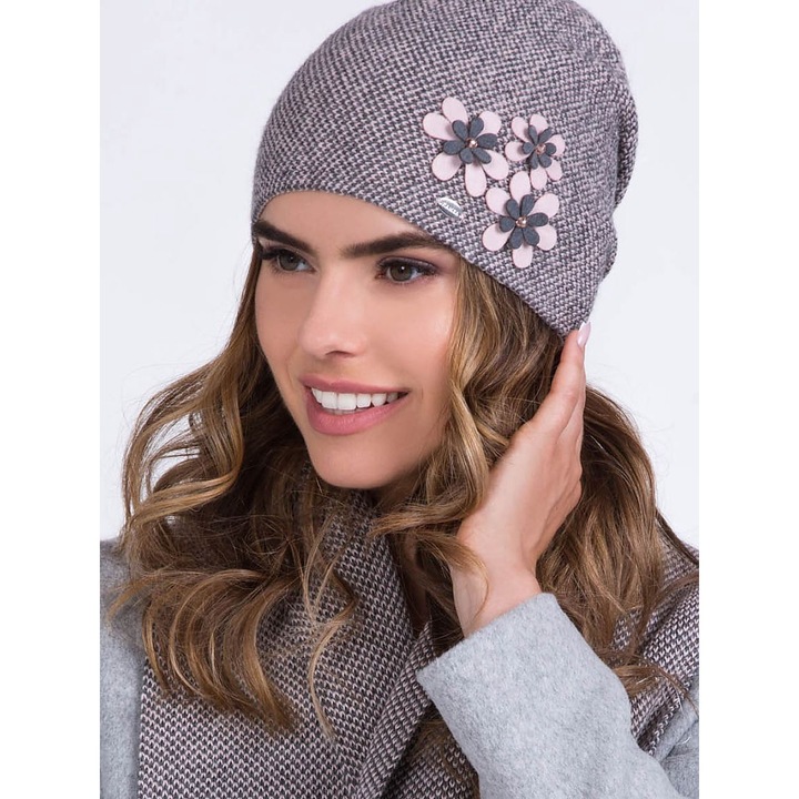 Дамска шапка KaMeA, розова, с флорална апликация, регулируеми размери