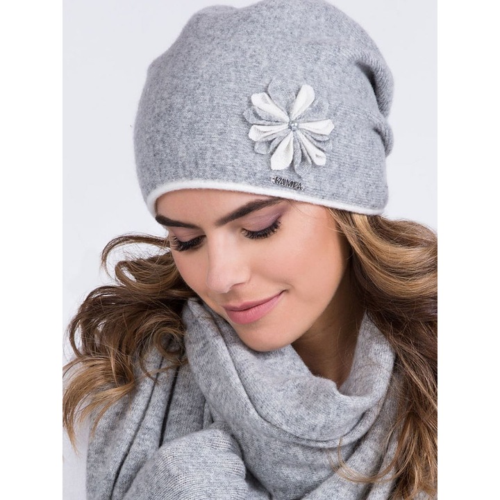 Дамска шапка KaMeA, сива, 80% вълна, двуцветен модел, флорална апликация
