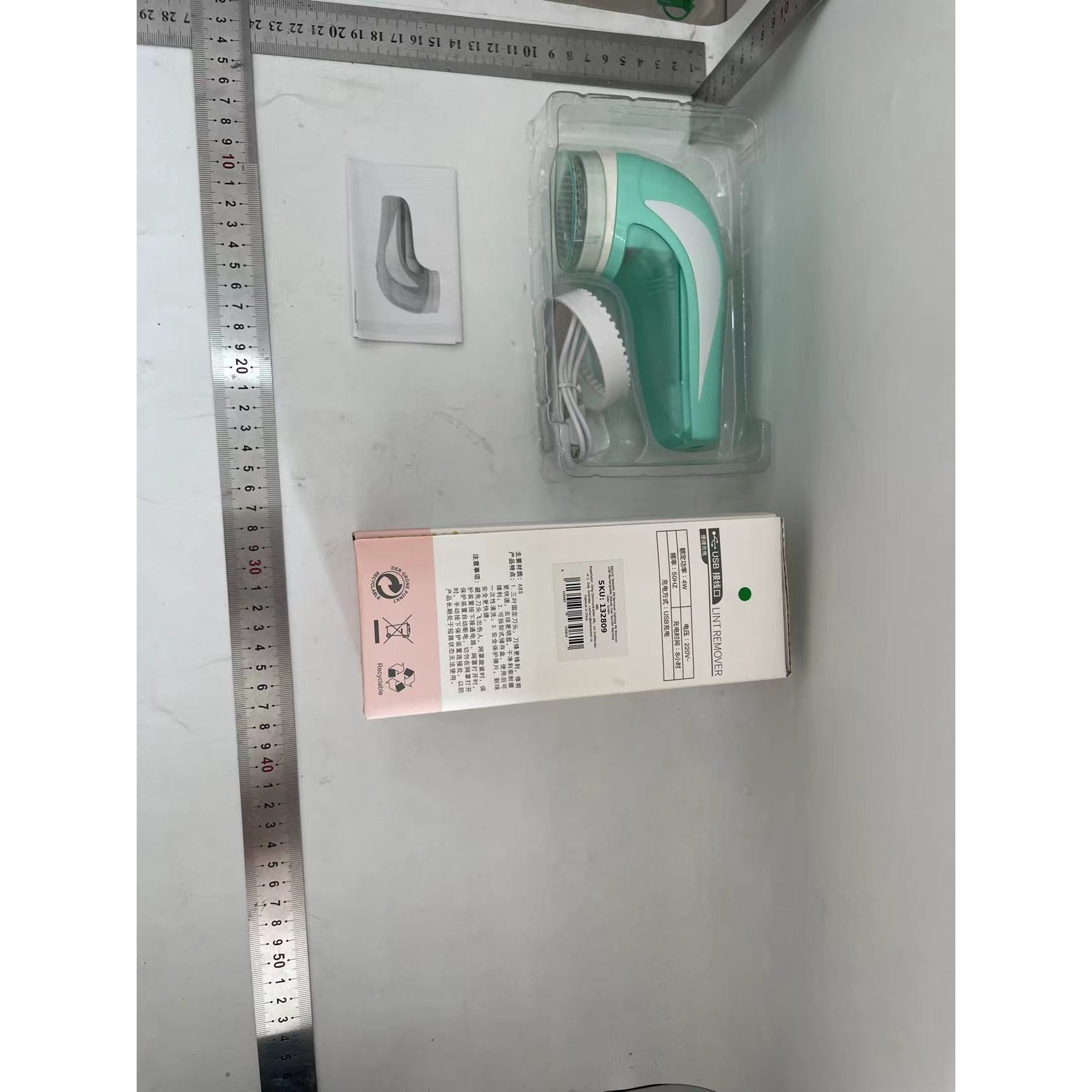 Aparat Pentru Curatat Scame, Par Si Praf, By Fitilomania, Pentru Diferite Tipuri De Material, Cu Lame Din Otel Inoxidabil, Incarcare Prin USB Type-C, Cu Perie De Curatare si Cablu USB Incluse, 13.5x9 cm, Verde