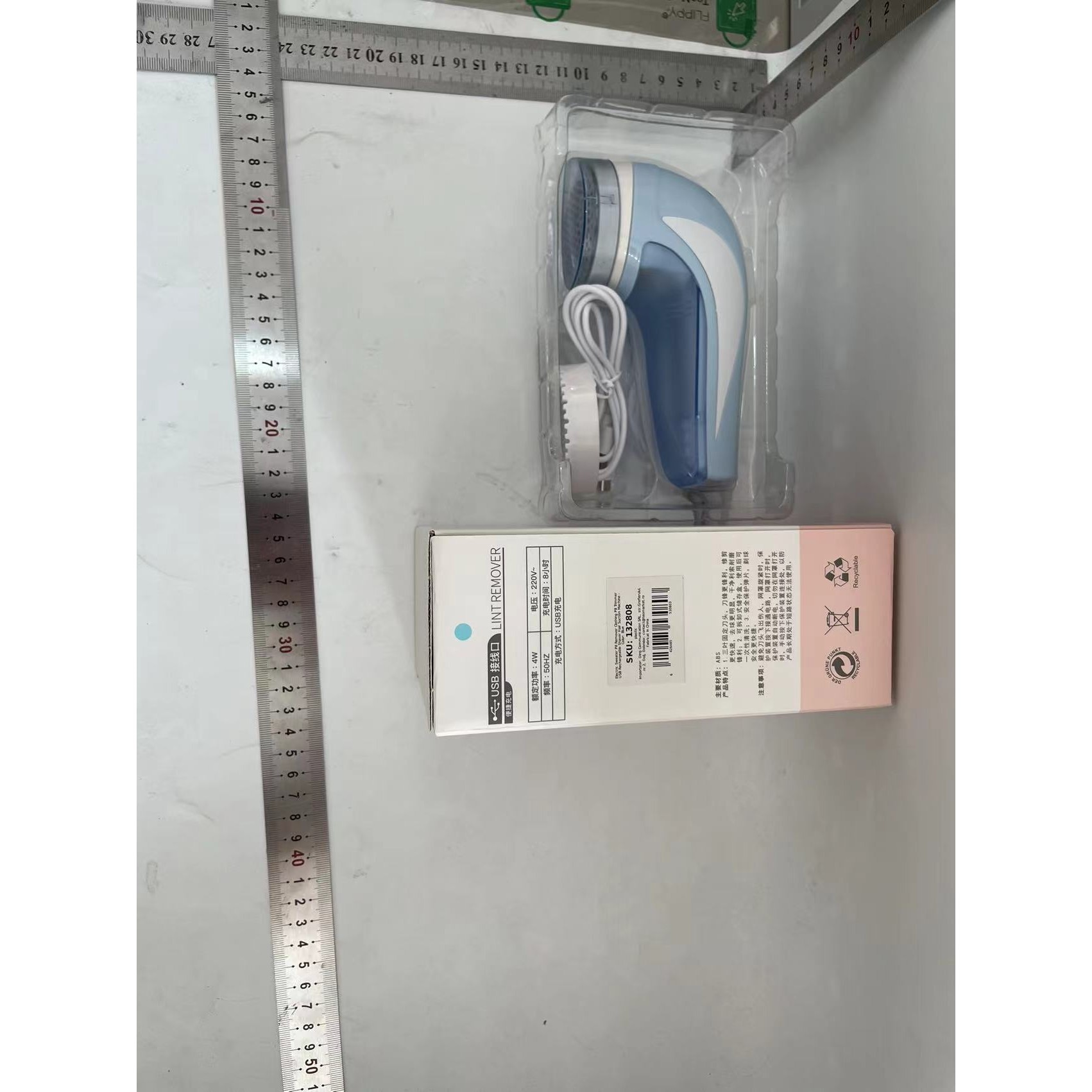 Aparat Pentru Curatat Scame, Par Si Praf, Cyrax, Pentru Diferite Tipuri De Material, Incarcare Prin USB Type-C, Cu Perie De Curatare si Cablu USB Incluse, 13.5x9 cm, Albastru