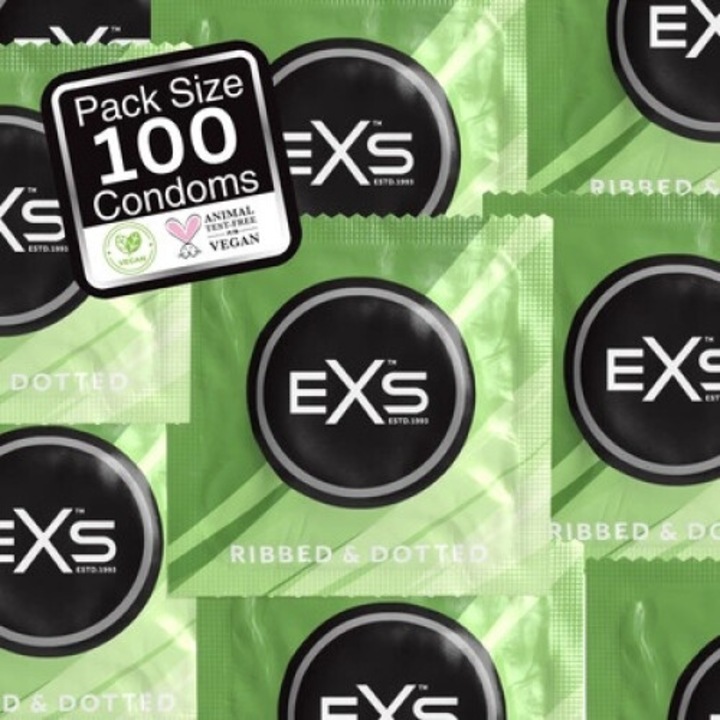 Комплект от 100 презерватива с ребра и точки EXS, 56 мм, естествен латекс, без мирис